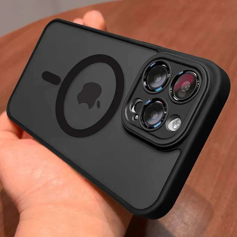 Магнитный роскошный матовый полупрозрачный чехол-протектор для объектива для iPhone 17 16 15 14 13 12 11 Pro Max, совместимый с беспроводной зарядкой MagSafe